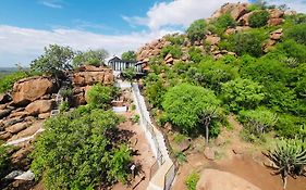 Makgobelo Lodge-The Glass House- Solar Powered